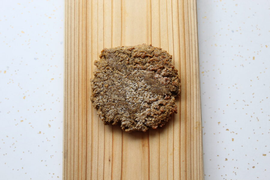 ginger molasses cookie for the holidays made in montreal by sophie sucree vegan bakery